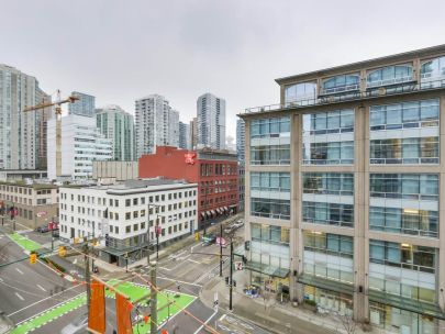 The Max - 928 Beatty St, Vancouver, BC V6Z 3G6, Canada