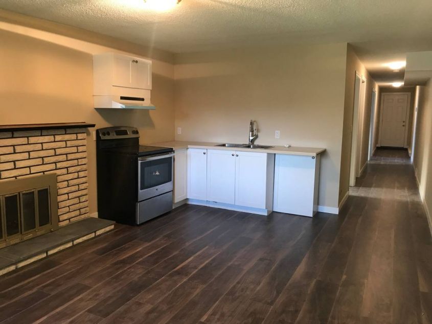 Updated 2 Bed 1 Bath Lower Lvl Family Home near Knight and Kingsway