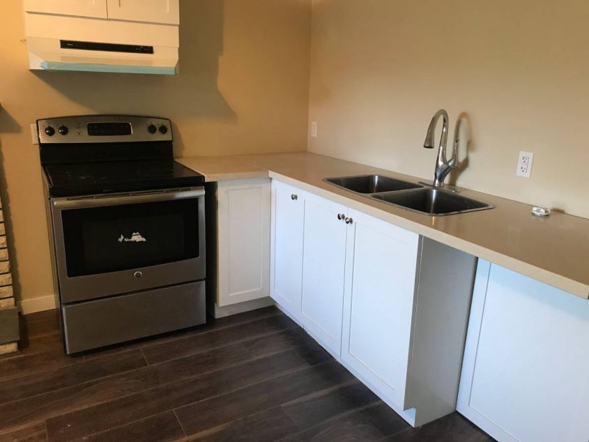 Updated 2 Bed 1 Bath Lower Lvl Family Home near Knight and Kingsway