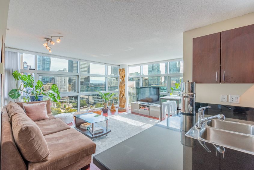 Luxury Living NE Corner 1 Bedroom+Solarium in Downtown Vancouver (938 Smithe St Vancouver)