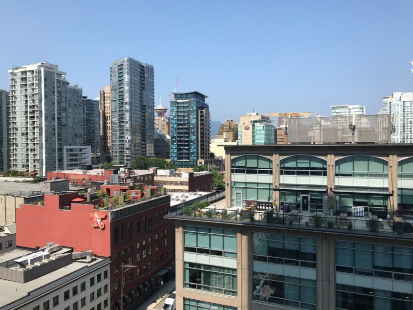 Bachelor's Studio w/Balcony Condo For Rent at Yaletown Vancouver
