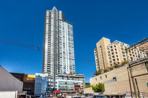 Luxury Living 1Bed/1Bath/Den/Balcony For rent in Capitol Res at ROBSON