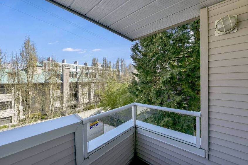 Bright 1 Bed/1Bath Apartment For Rent at Fairview Vancouver