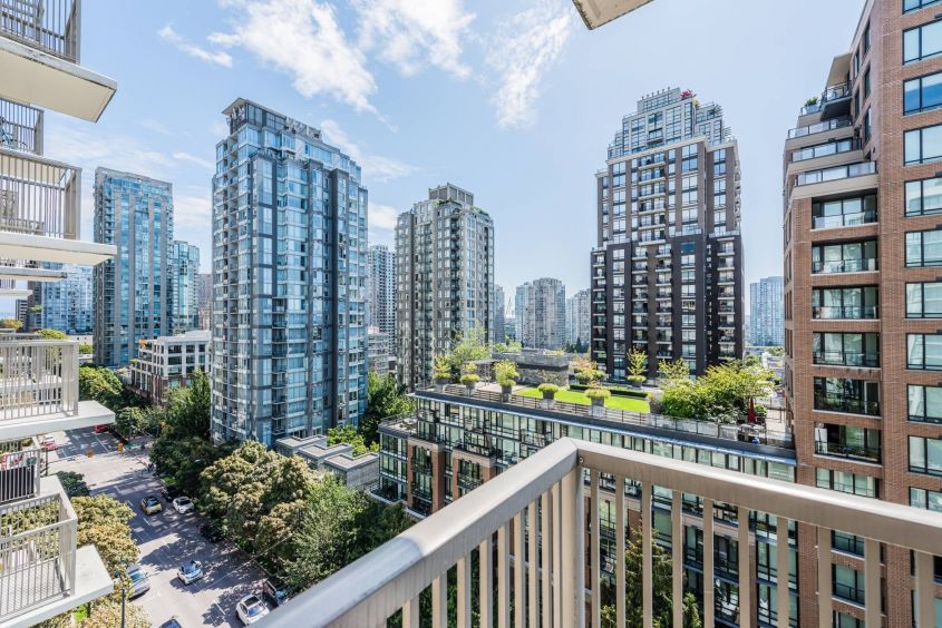 Furnished 2 Bedroom w/Solarium For Rent in Vancouver DOWNTOWN