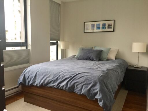 Stunning 1 Bed/1Bath with Den For Rent in Yaletown Downtown Vancouver