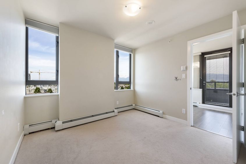 bolld.com 2 Bed/2Bath Condo For Rent in Collingwood’s SKYWAY TOWER!