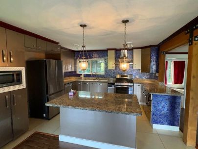 1241 Redwood St, North Vancouver, BC V7P 2V4, Canada