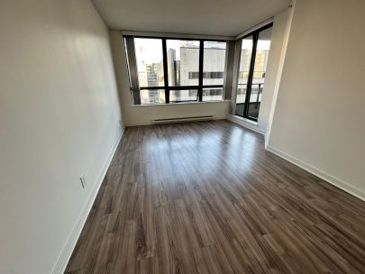 Luxury Living! North facing 1 BR + Den in Downtown Vancouver For Rent